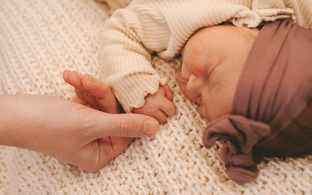 FULL-TIME POSITION: Top Notch Newborn Nanny NEEDED for HP Couple – Hiring NOW!